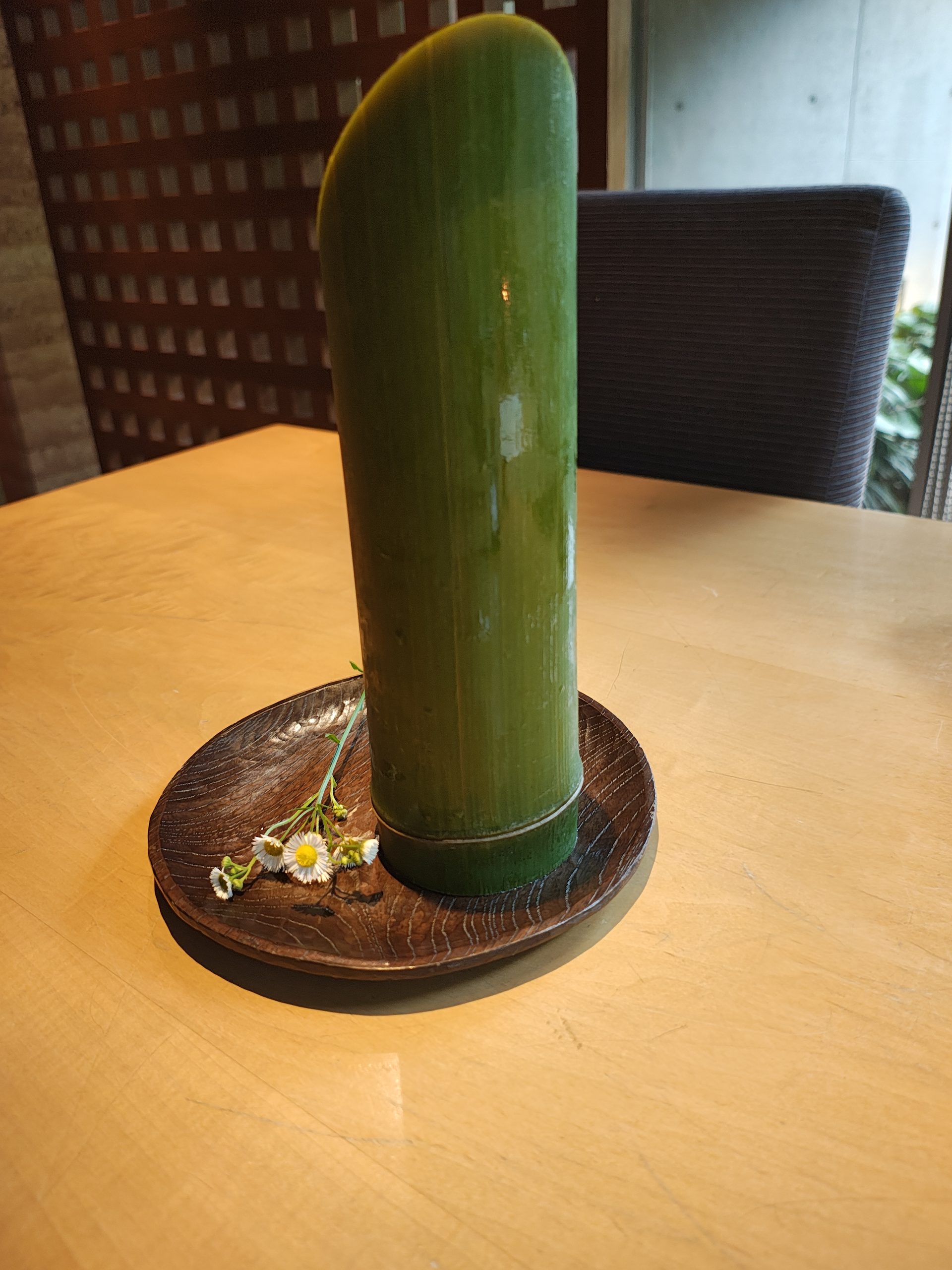 妙見石原荘の夕食で日本酒が入った竹筒型の酒器
