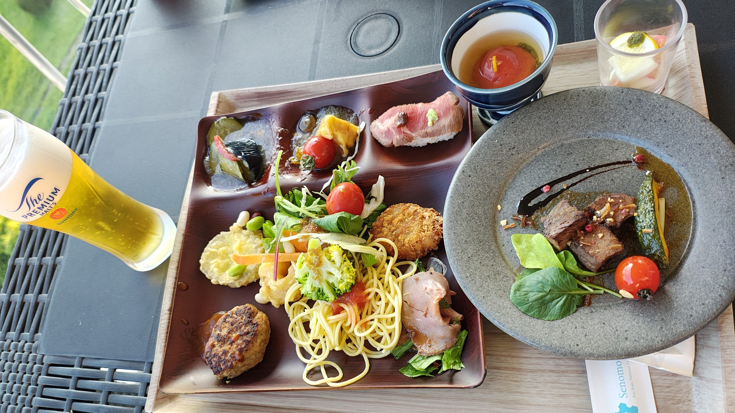 瀬の本高原ホテルの夕食バイキングとプレミアムモルツ