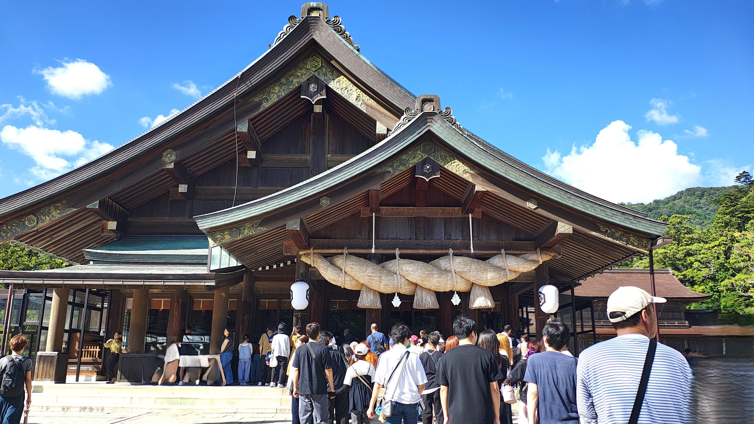 出雲大社拝殿の大きな注連縄
